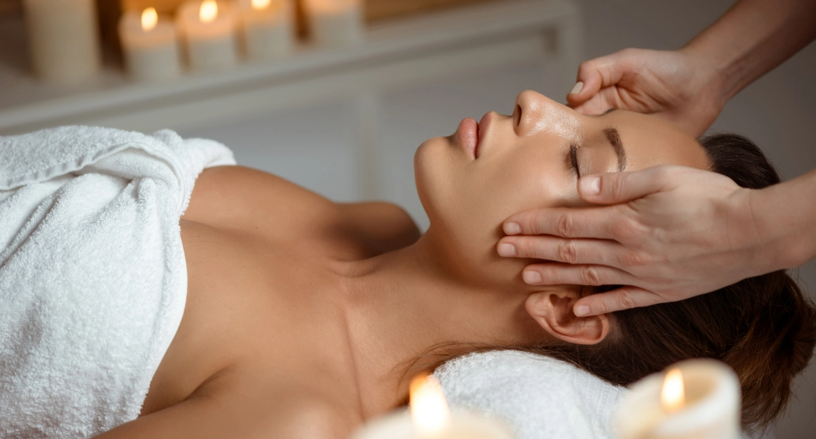 Masajul facial si Yoga Face pentru tenul matur